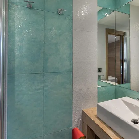 Appartement Duplex Au Centre De 1850, 3 - Fr-1-564-36